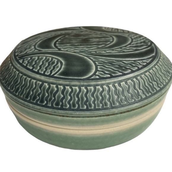 VTG Paul Pfrehm Signed Dish Jar Lidded Green Pottery Stoneware
Dated 2001 - Picture 3 of 12